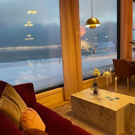 فيلة Ekkeroy - Arctic Living Under The Northern Lights