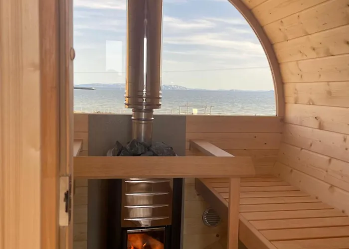 Ekkeroy - Arctic Living Under The Northern Lights Vadsø