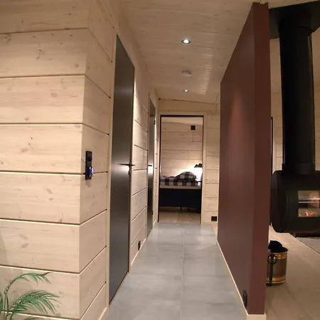Villa Ekkeroy - Arctic Living Under The Northern Lights